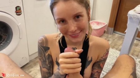 Рябая жена дала кончить себе на лицо