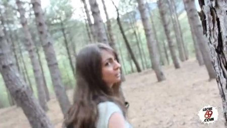 Зря она пошла одна в лес